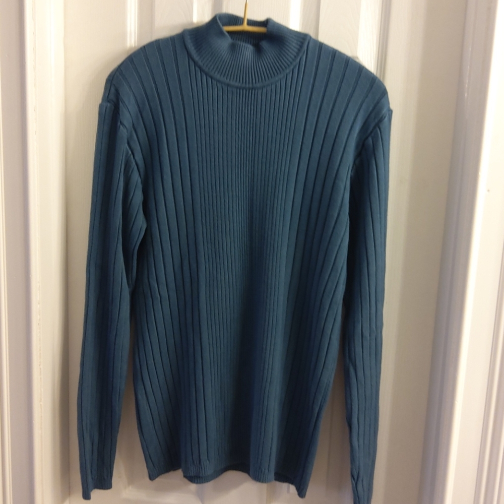 Liz Claiborne Modern fit Crewneck